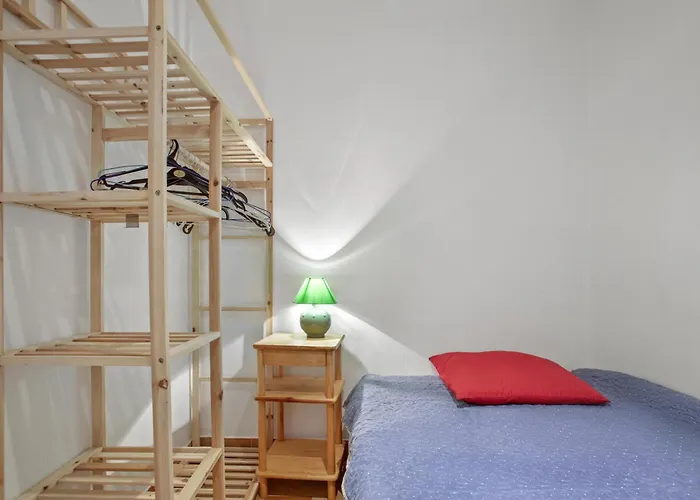 Proche Ле-Лаванду